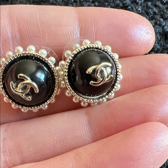 CHANEL Black and Silver Stud Earrings - Picture 6 of 8